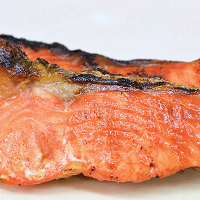 画像1: 国産天然紅鮭2枚 ”おむすび専用” (1)